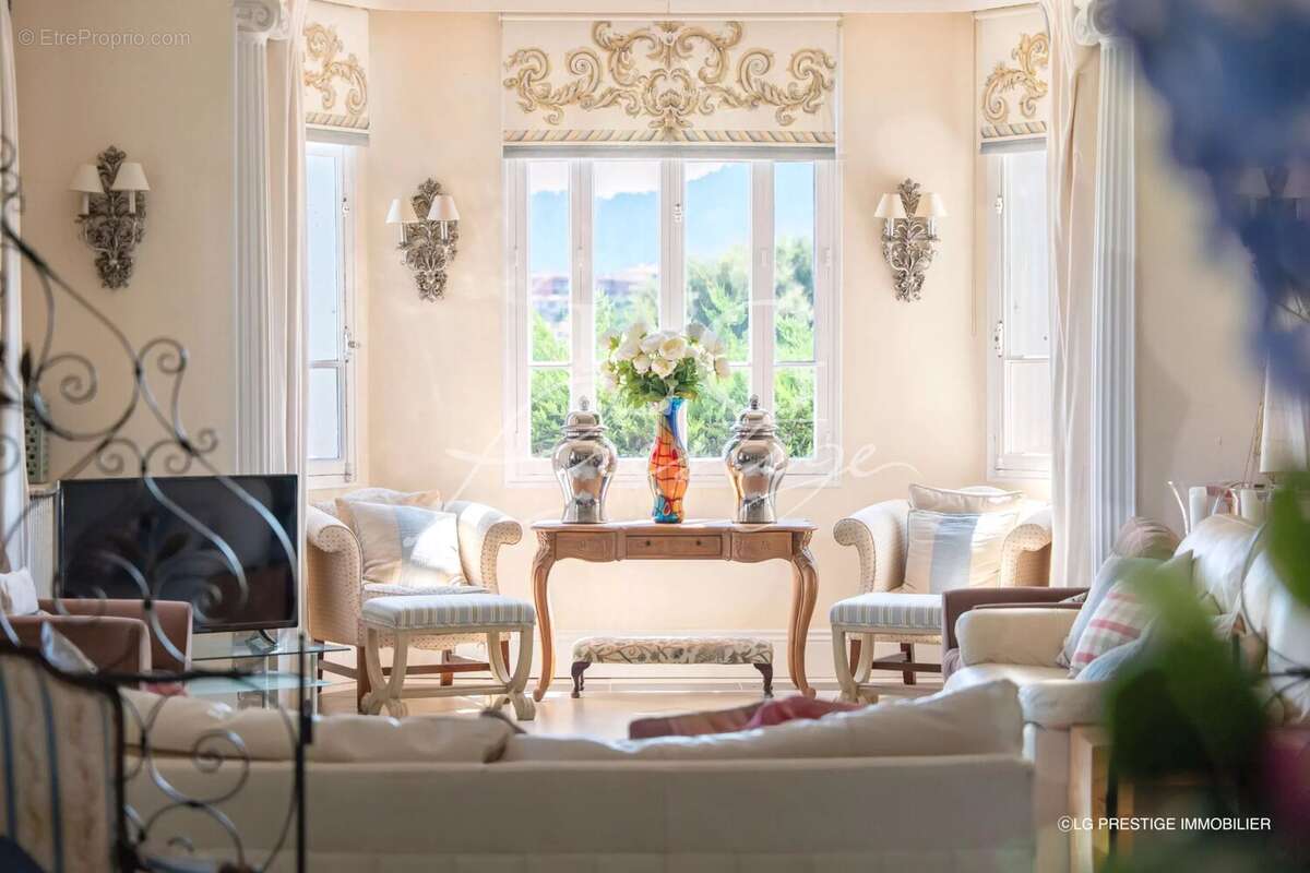 Maison à MANDELIEU-LA-NAPOULE