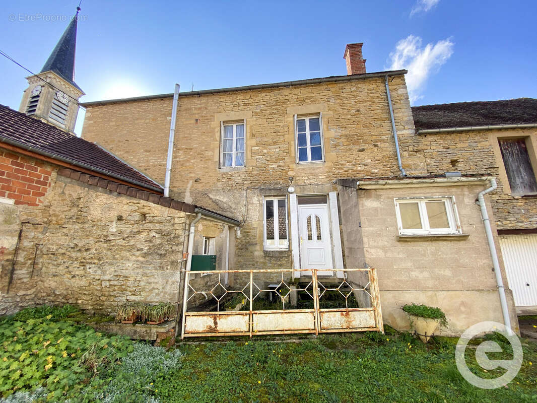 Maison à L&#039;ISLE-SUR-SEREIN