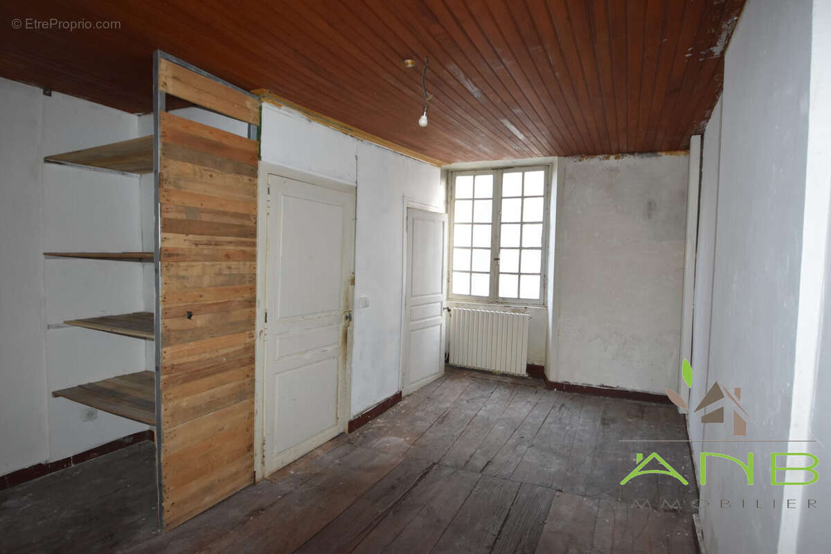 Maison à BUSSIERE-BADIL