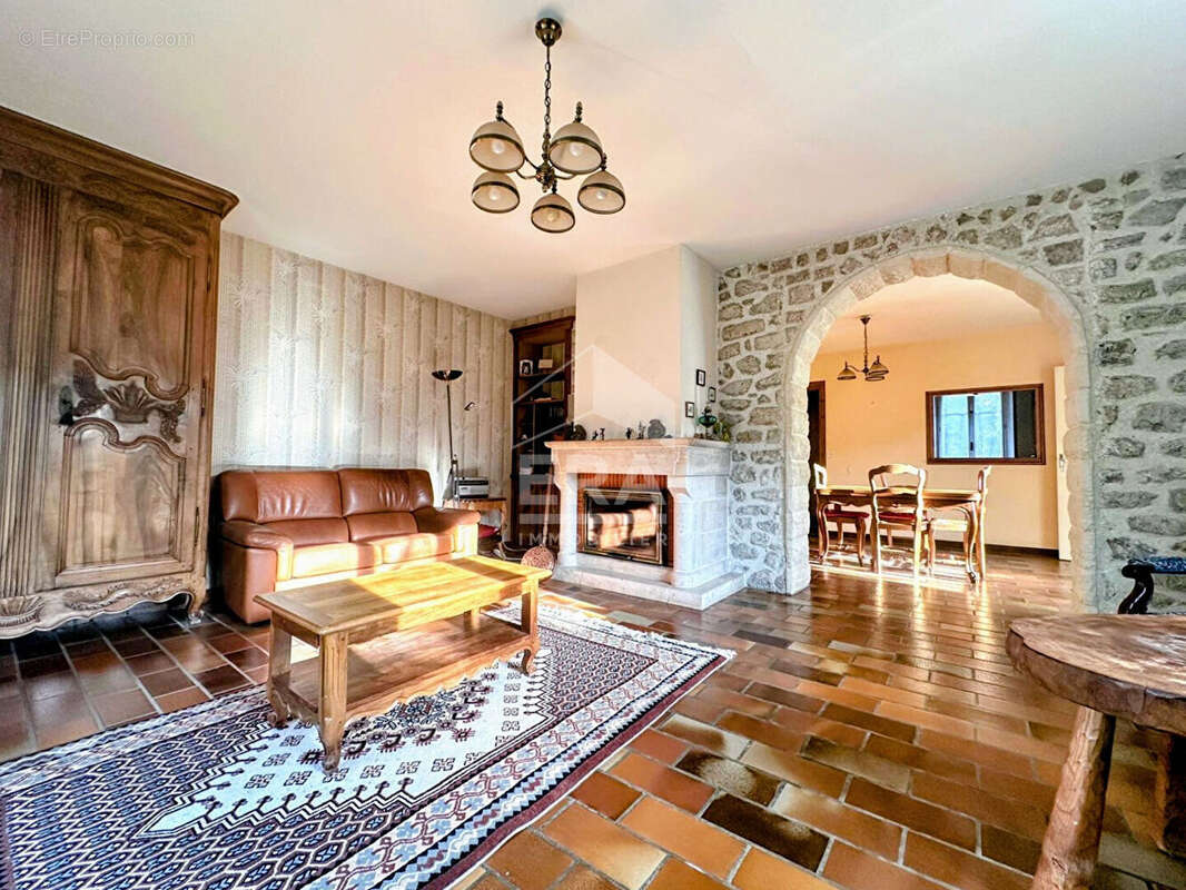 Maison à SAINT-PIERRE-LES-NEMOURS