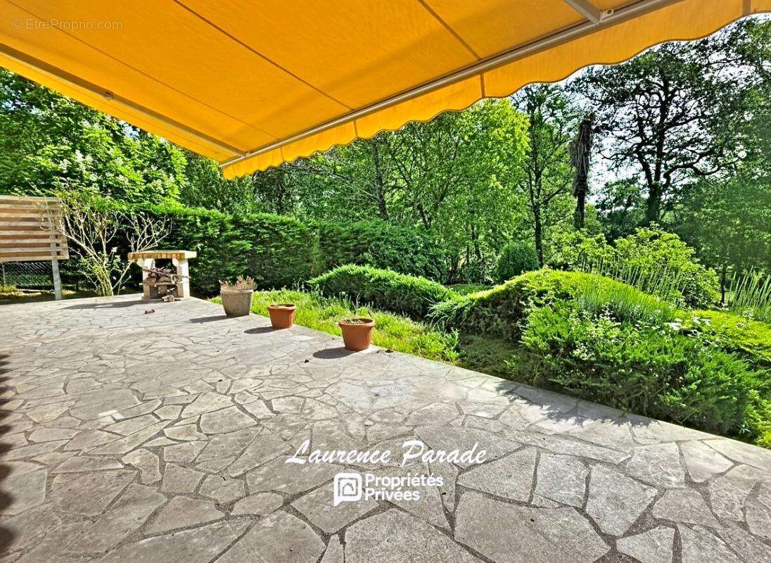 Maison  avec garage et parc, annexes - photo 2