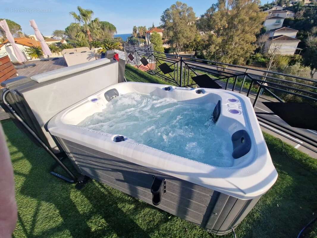 Appartement à MANDELIEU-LA-NAPOULE