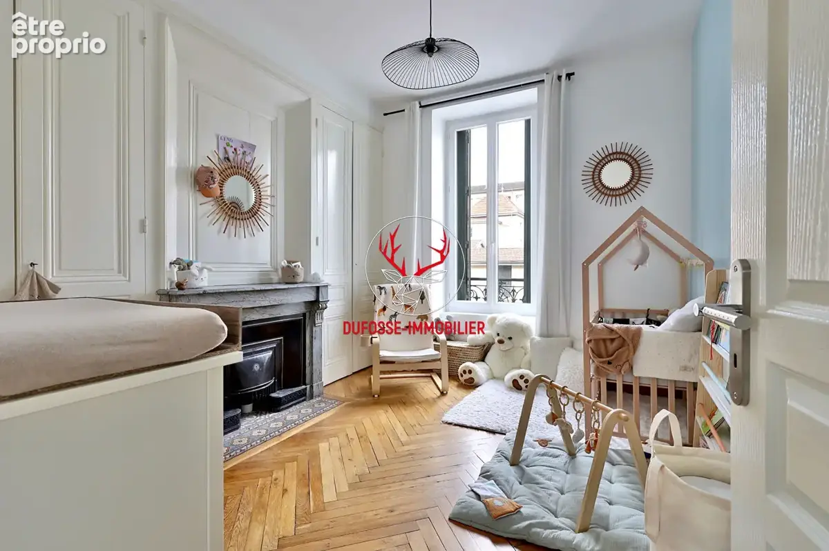 Appartement de caractère rénové, jardin privatif 120 m² et 3 parkings - photo 4