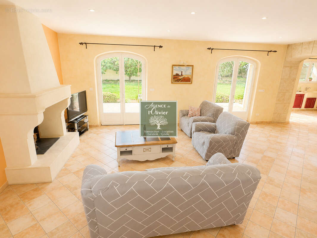 A pieds du centre de Saint-Rémy, maison familiale sur près de 1400m2 de terrain - photo 6