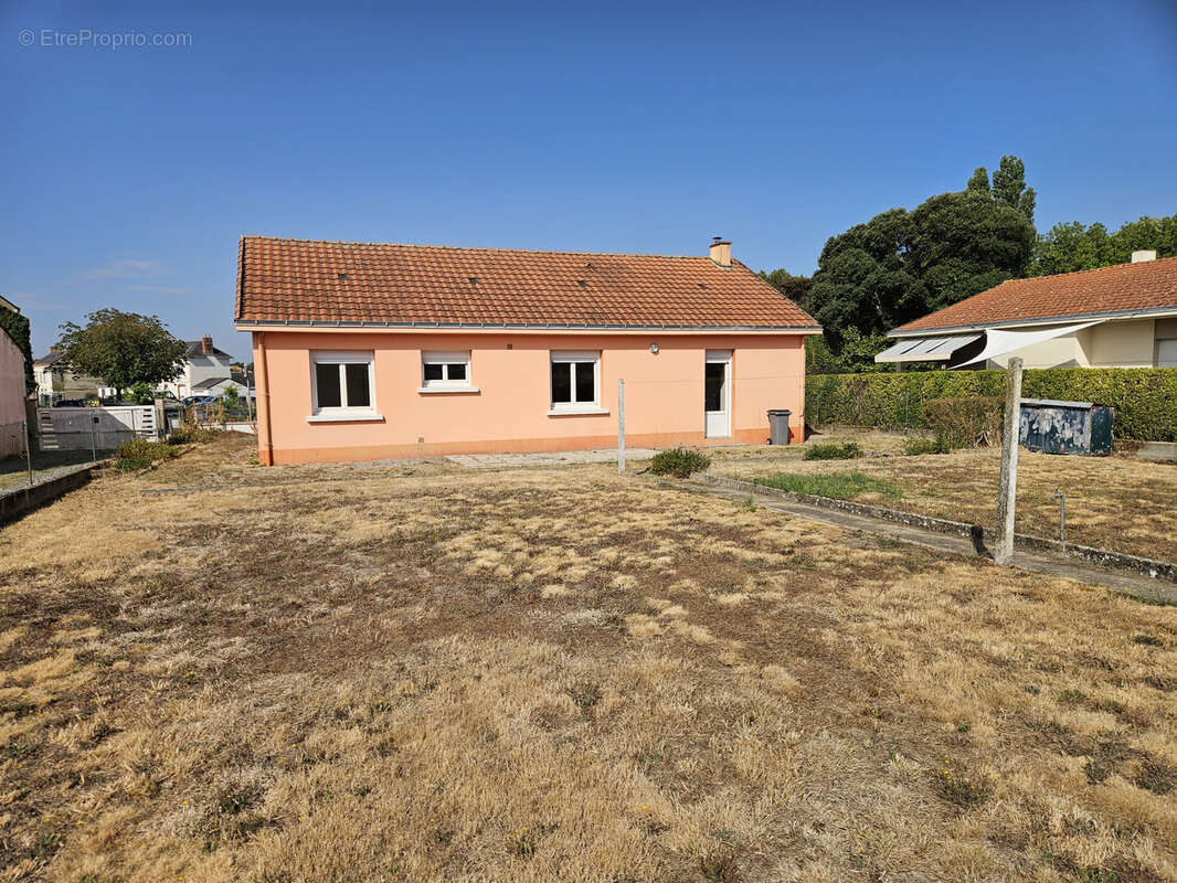 Maison de plain-pied   Centre-bourg de Paulx (44270) - photo 13