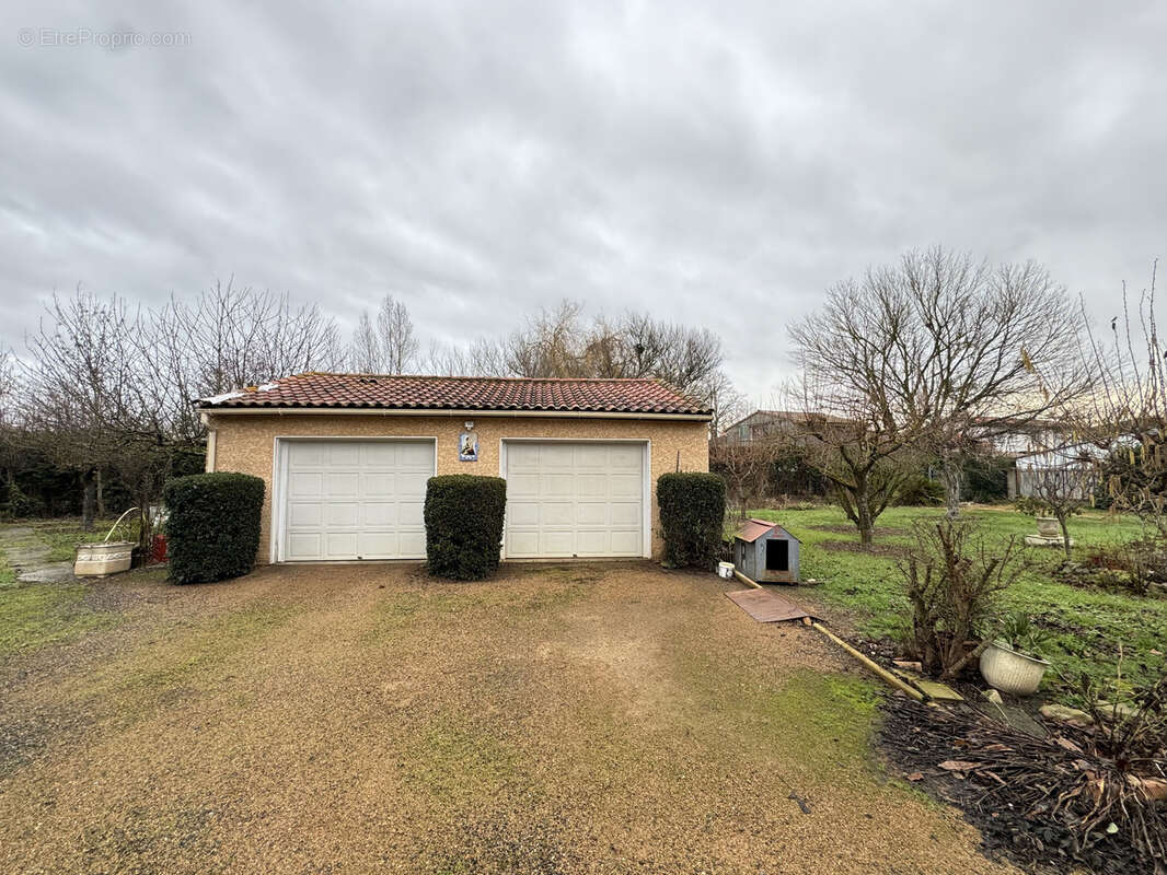 MAISON T4 de 107 M2 avec un double garage de 45 M2 et 4711 M2 de jardin - photo 4