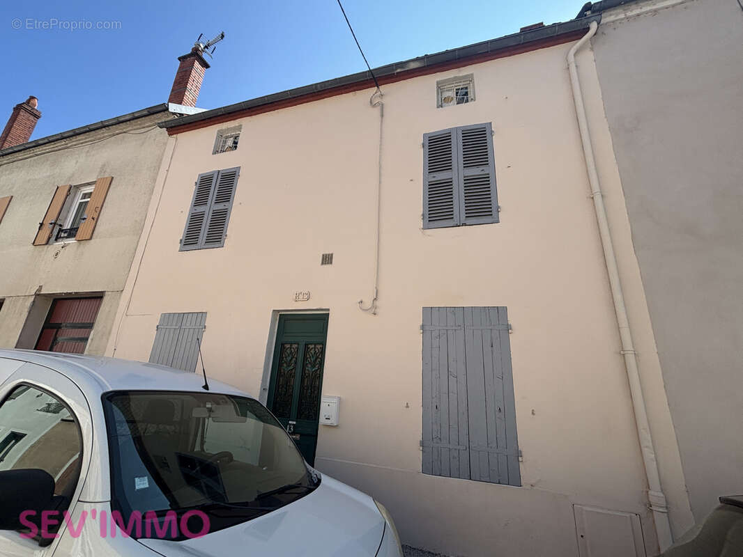 Cusset maisonde ville avec courette - photo 2