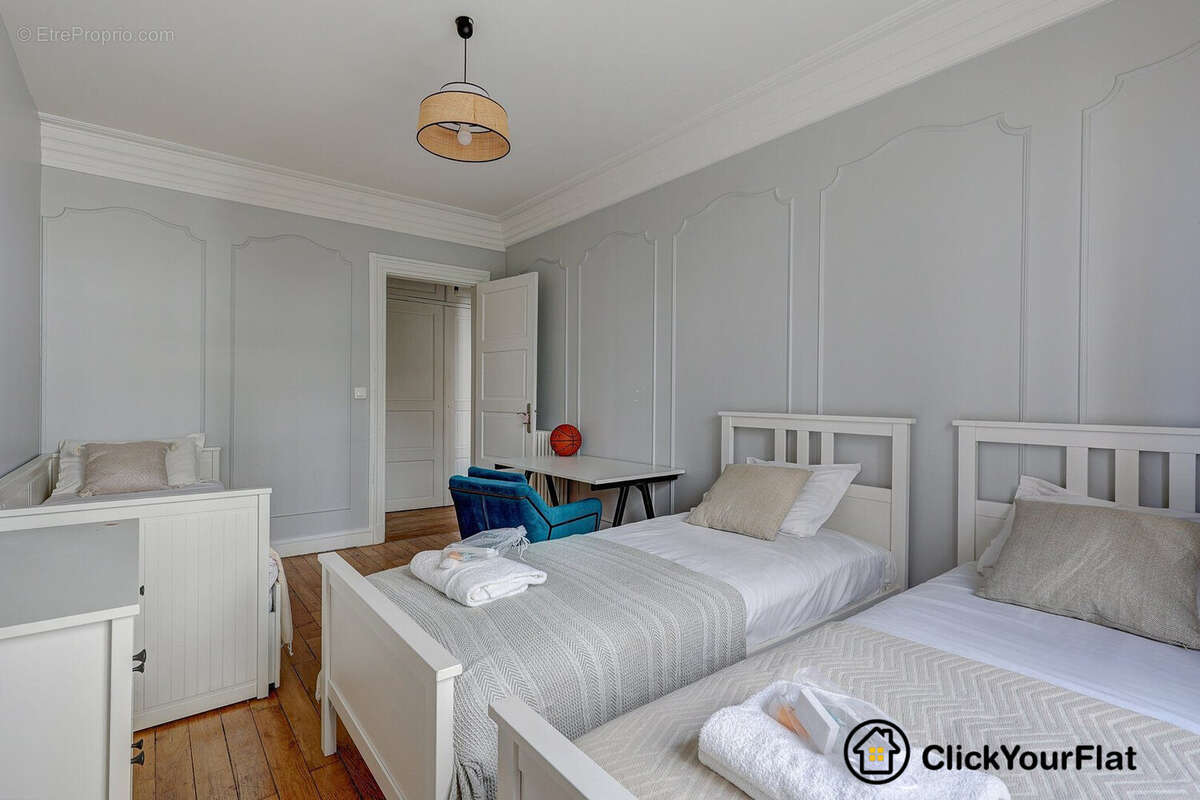 Appartement à PARIS-16E