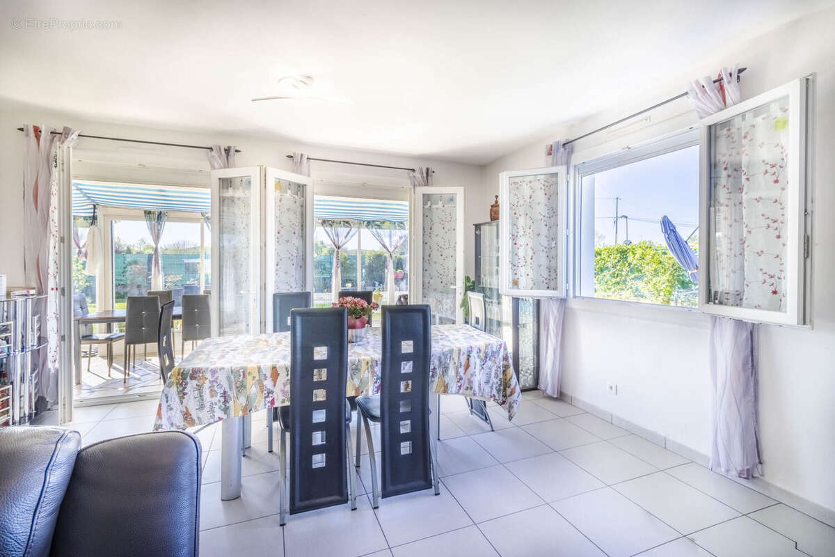 séjour lumineux - Maison à PINEUILH