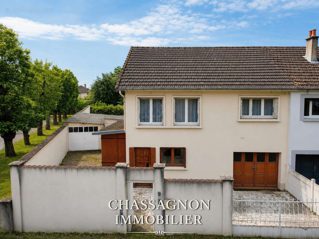Maison à YZEURE