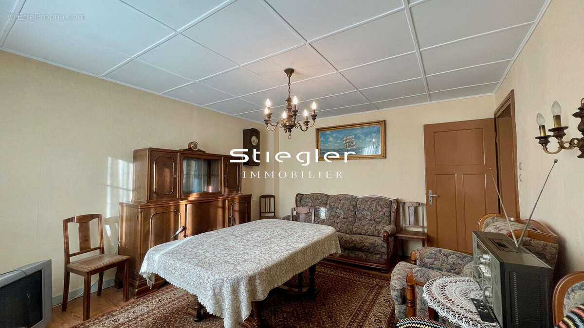 Salon-séjour - Maison à BISCHHEIM