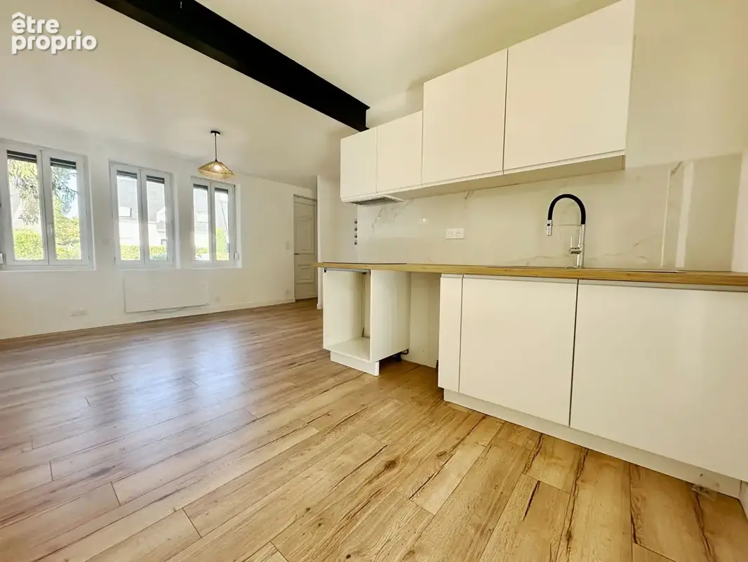 Maison de plain-pied avec jardin et plus de 80 m² de dépendances - photo 2