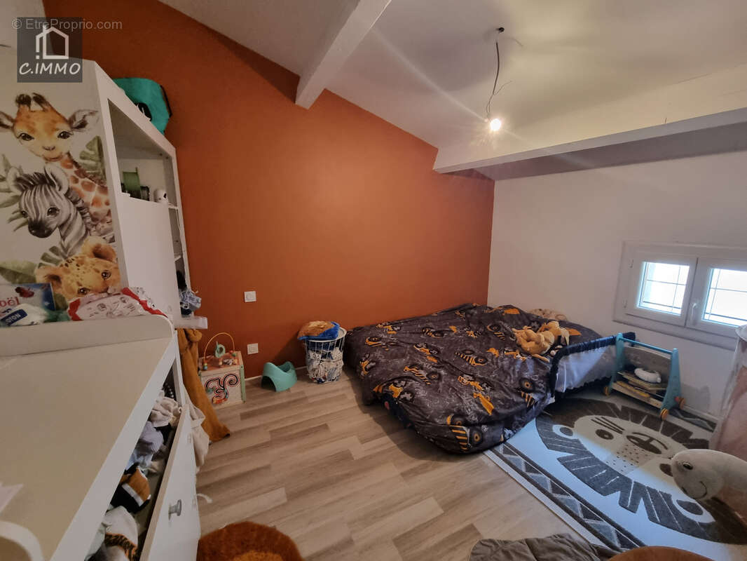 Jolie Maison de village rénovée T3 avec cave de 12 m2 et avec  terrain de terres non attenant. - photo 7