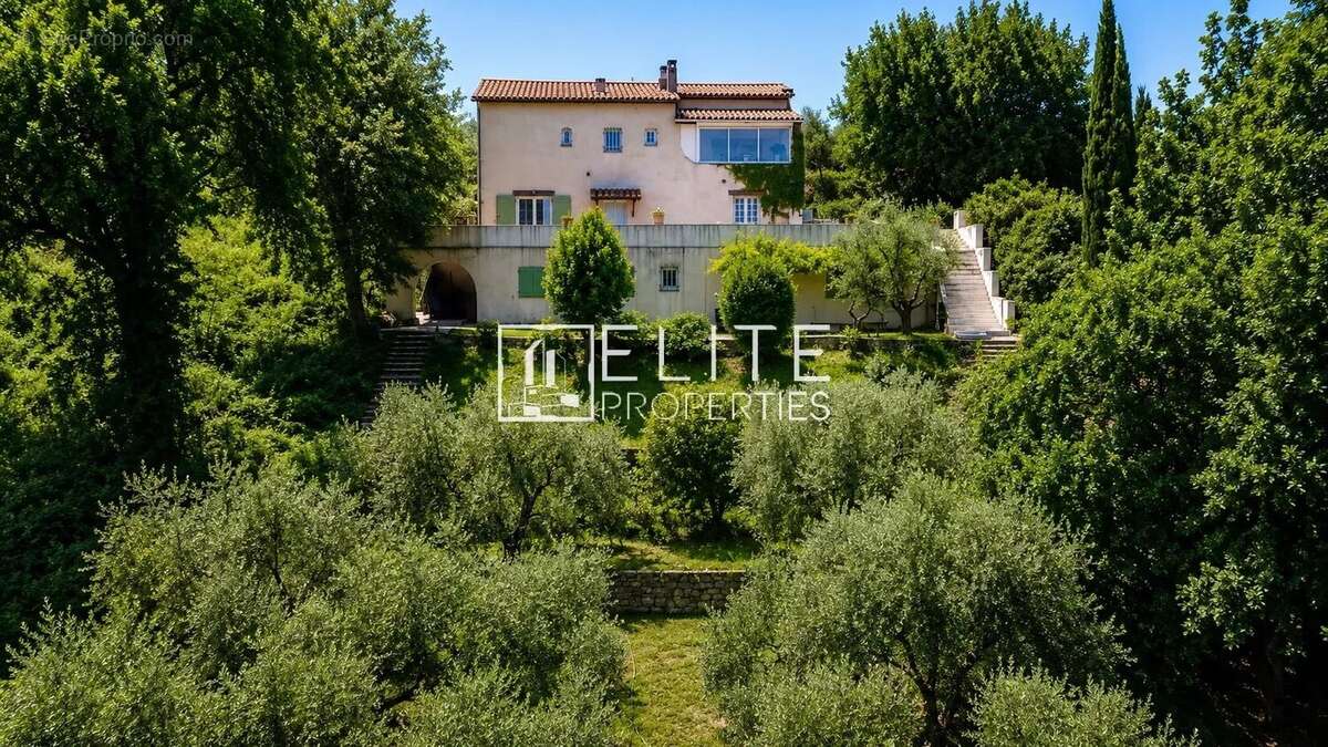Maison à LA ROQUETTE-SUR-SIAGNE
