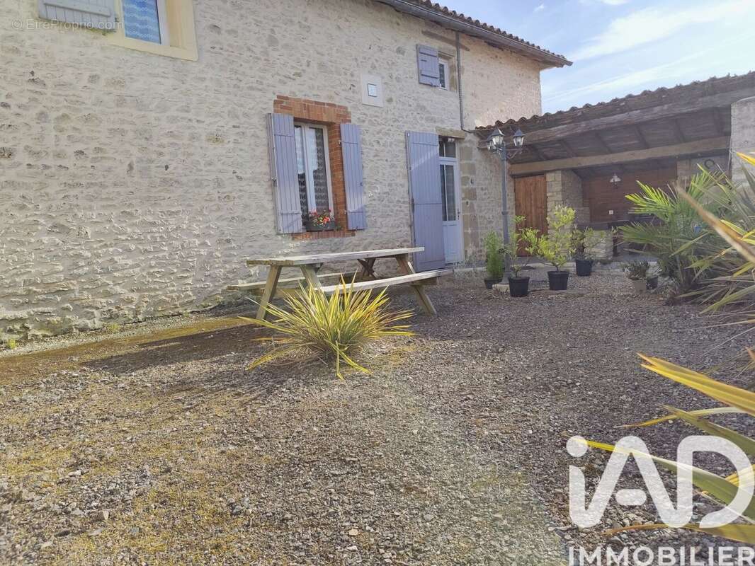 Photo 2 - Maison à SAINT-CLAUD