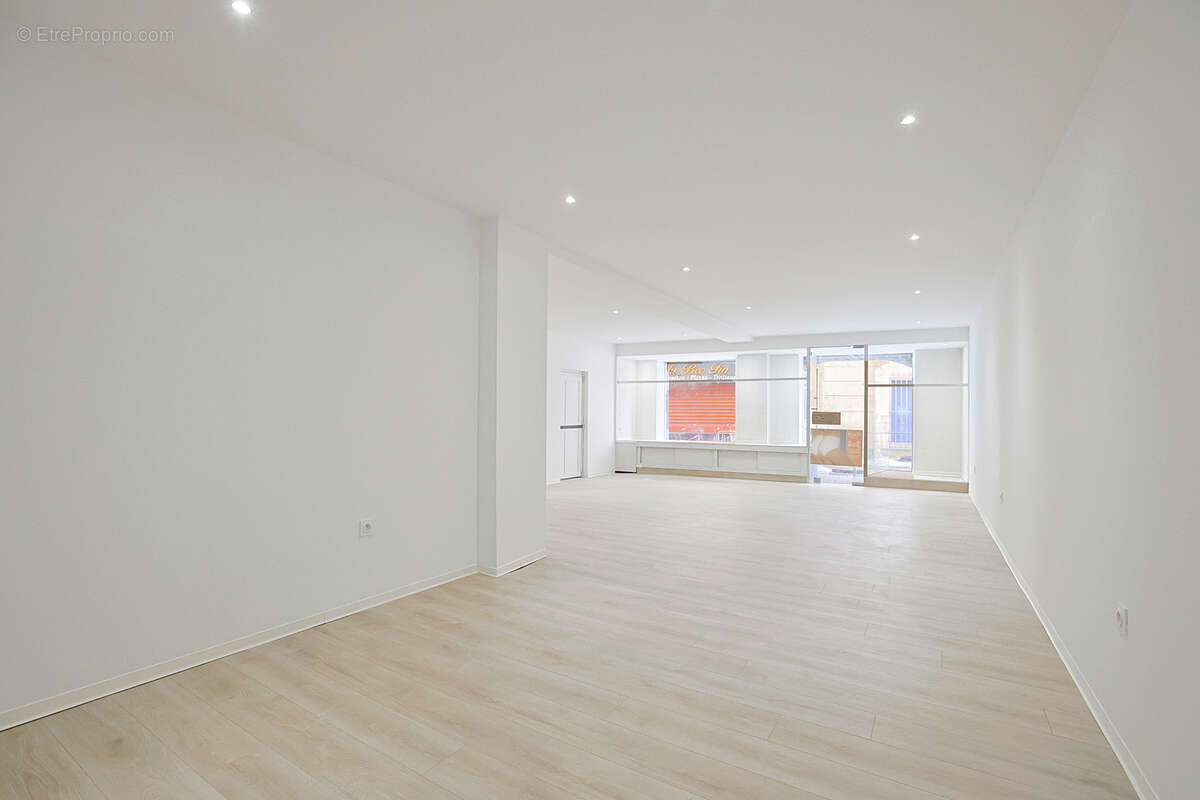 Commerce à SOLLIES-PONT