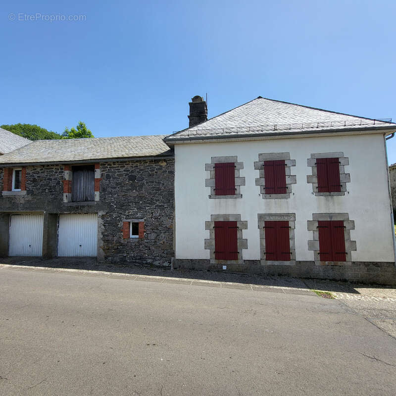 Maison en pierres avec grand garage vendue meublée - photo 2