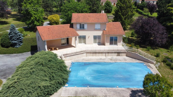 Maison à BELLAC