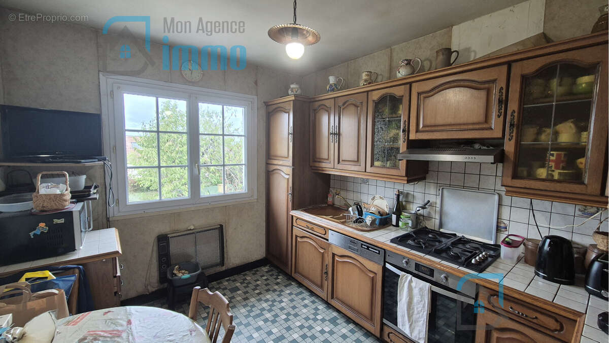 Maison à LA CHAPELLE-SAINT-URSIN