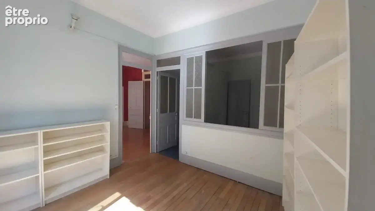 Exclusivité : 3 pièces de 75 m² à fort potentiel à Villeurbanne Hyper-centre - photo 2