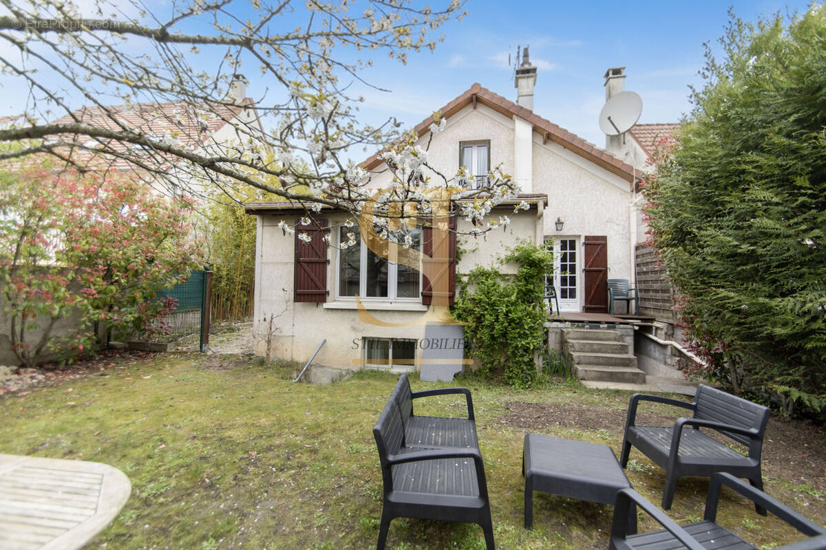 Maison à VIGNEUX-SUR-SEINE