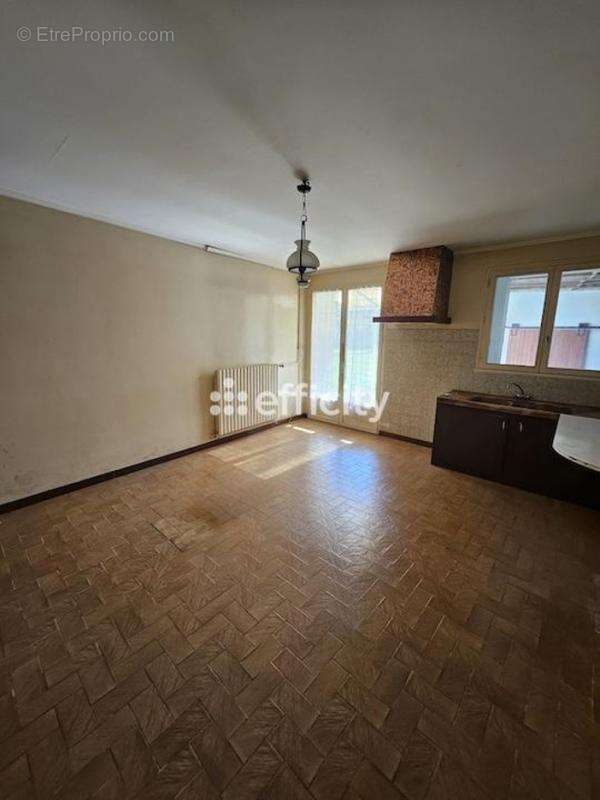 Maison à SAUZE-VAUSSAIS