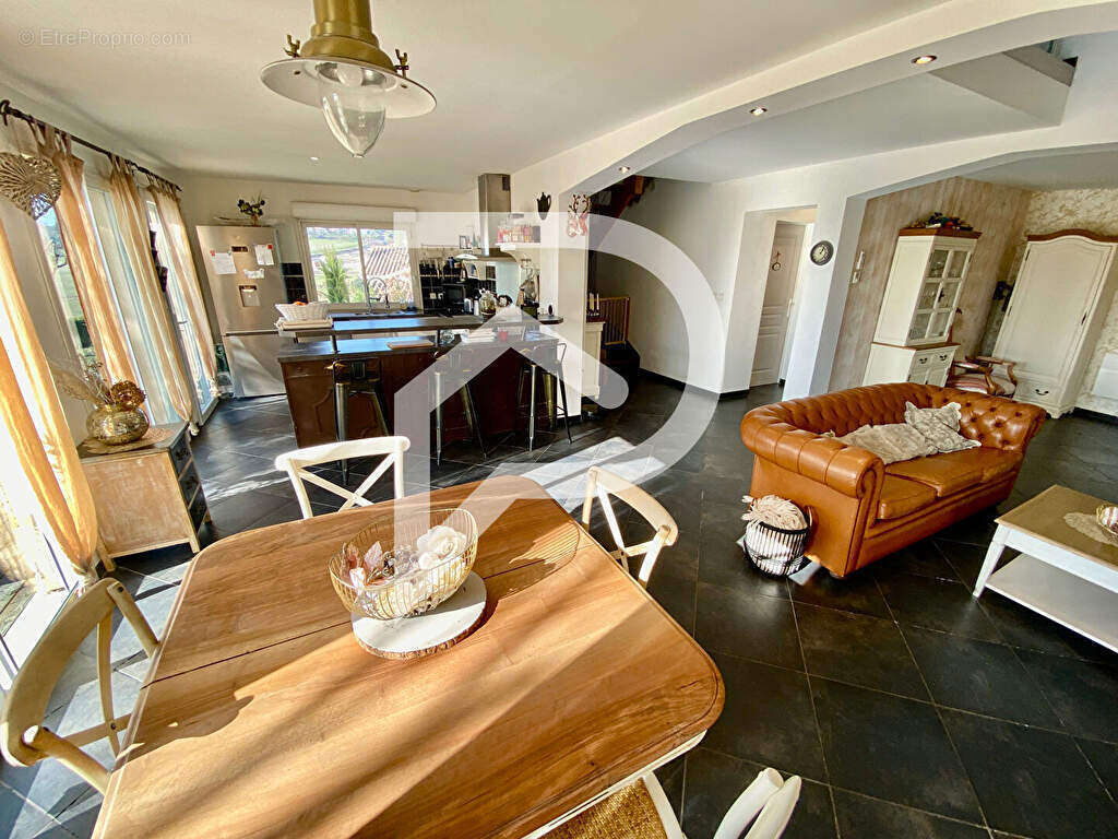 Villa 4 chambres 150 m2 à CHAMPCEVINEL - photo 5