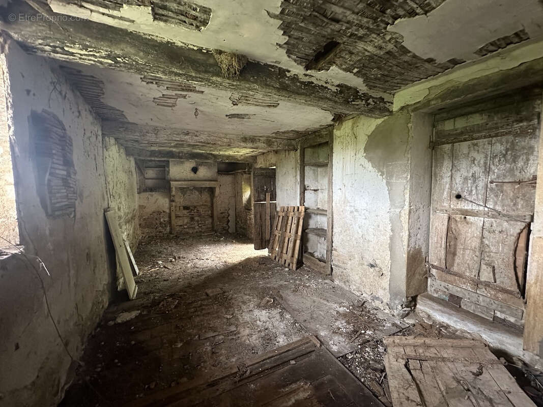 Maison à BOURG-LE-COMTE