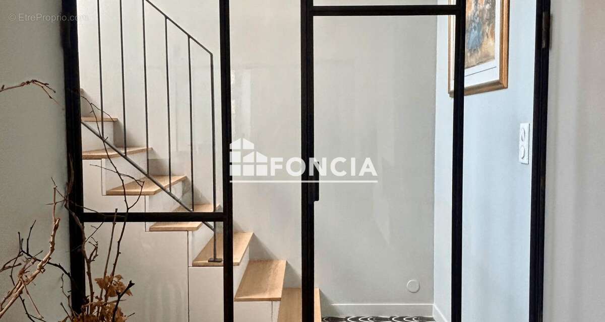 Maison d'architecte de 200 m2 sur terrain de 1280 m2 - photo 2