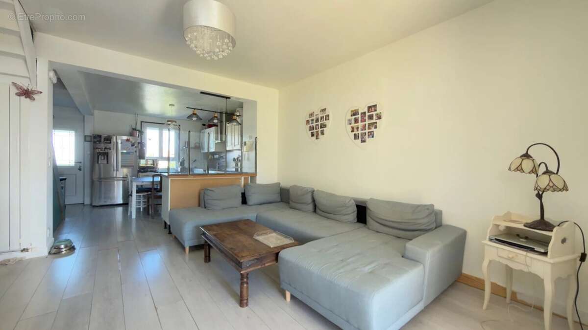 Maison à SAINT-PARRES-AUX-TERTRES