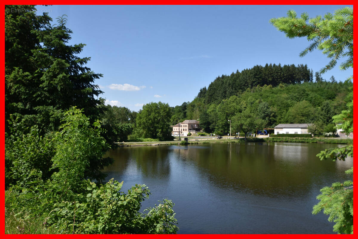 Appartement à LE MAYET-DE-MONTAGNE
