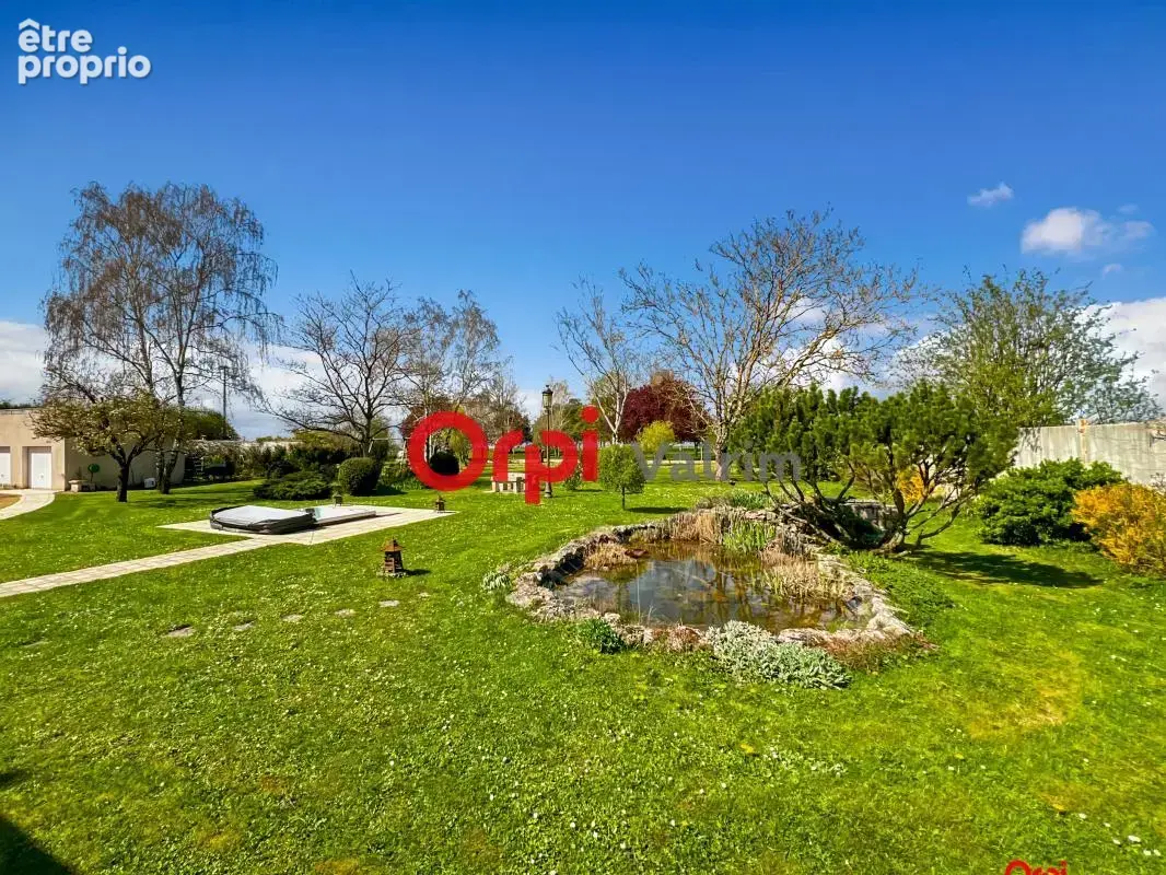  Longère d'exception : 315 m² de charme et 7 300 m² de liberté près de Josnes  - photo 23