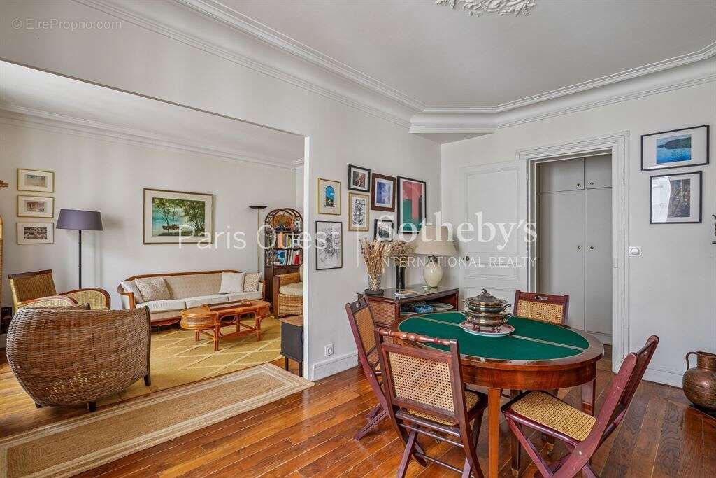 Appartement à NEUILLY-SUR-SEINE