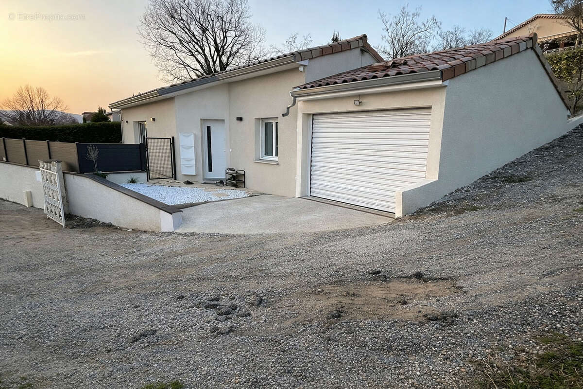 Maison à DAVEZIEUX