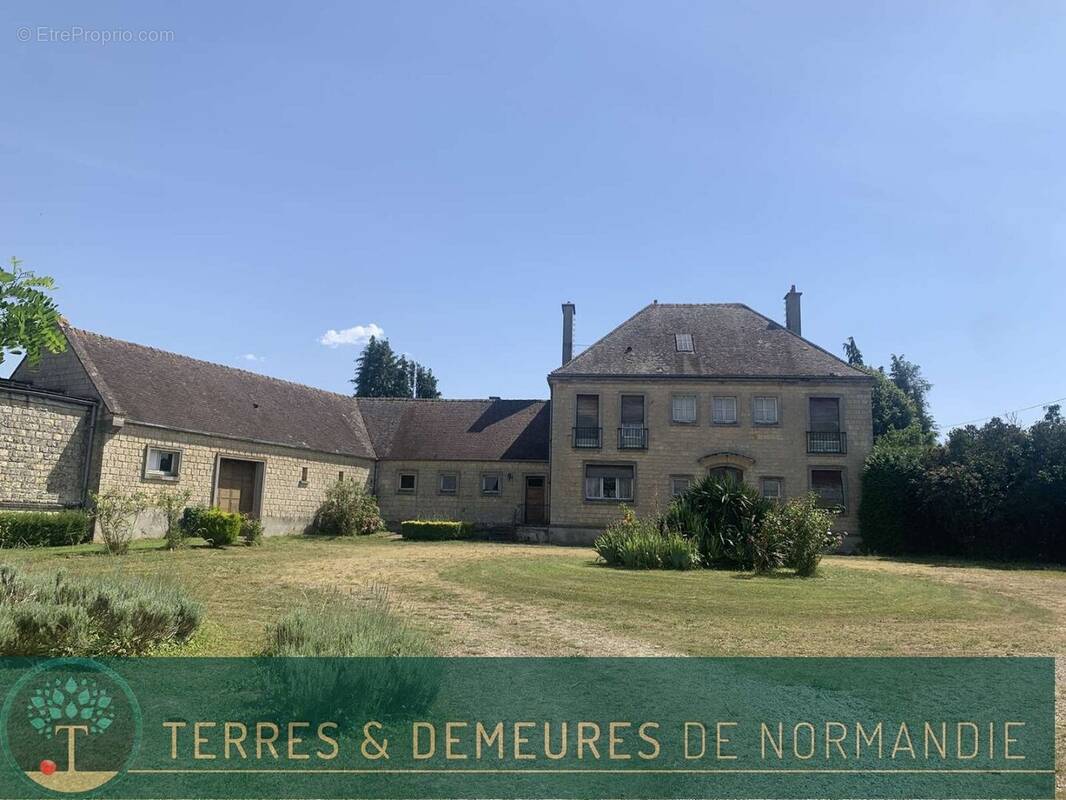Maison à FONTAINE-LE-PIN