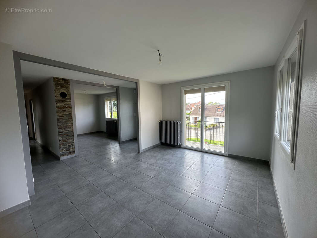 Maison à VERCEL-VILLEDIEU-LE-CAMP