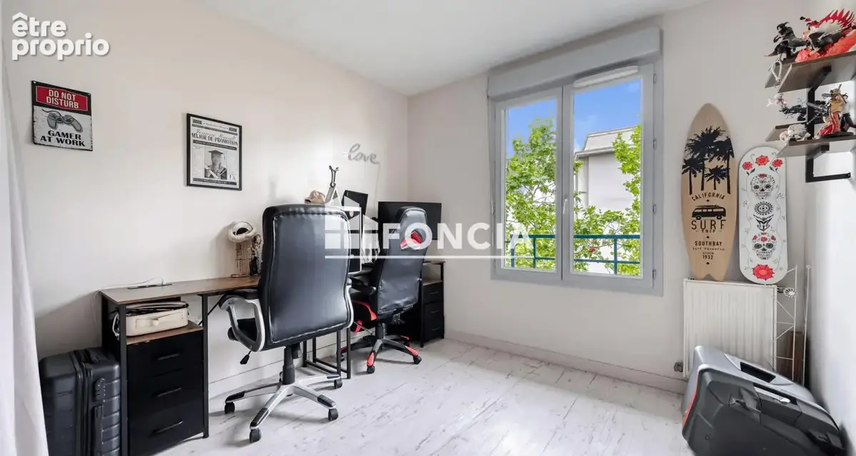 VILLEURBANNE - PLACE MARENGO (Limite Lyon 3e) – T3 de 64 m² en Étage Élevé avec Balcon, Parking & Cave - photo 6