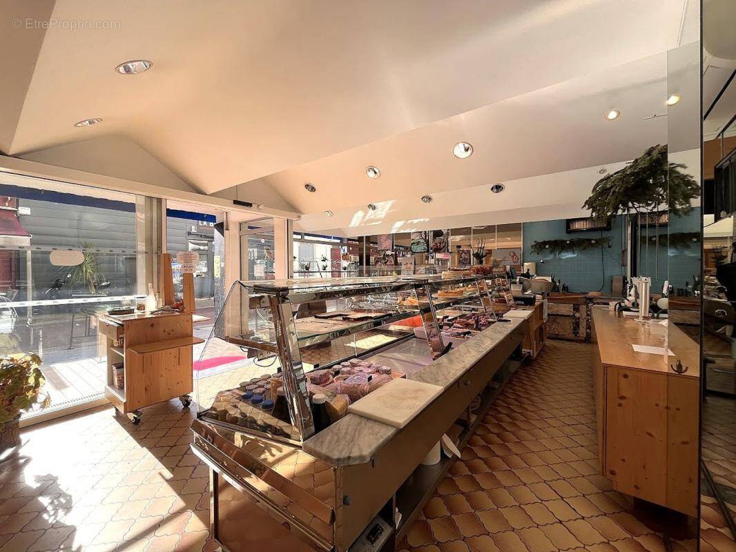 Commerce à SAINT-GEORGES-DE-DIDONNE