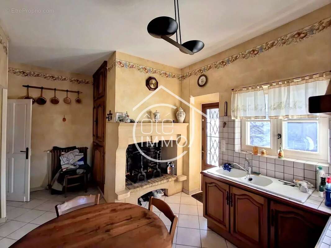 SAINT GERMAIN ET MONS : Belle propriété comprenant habitation principale, un séchoir à tabac, une grange et une longère - photo 4