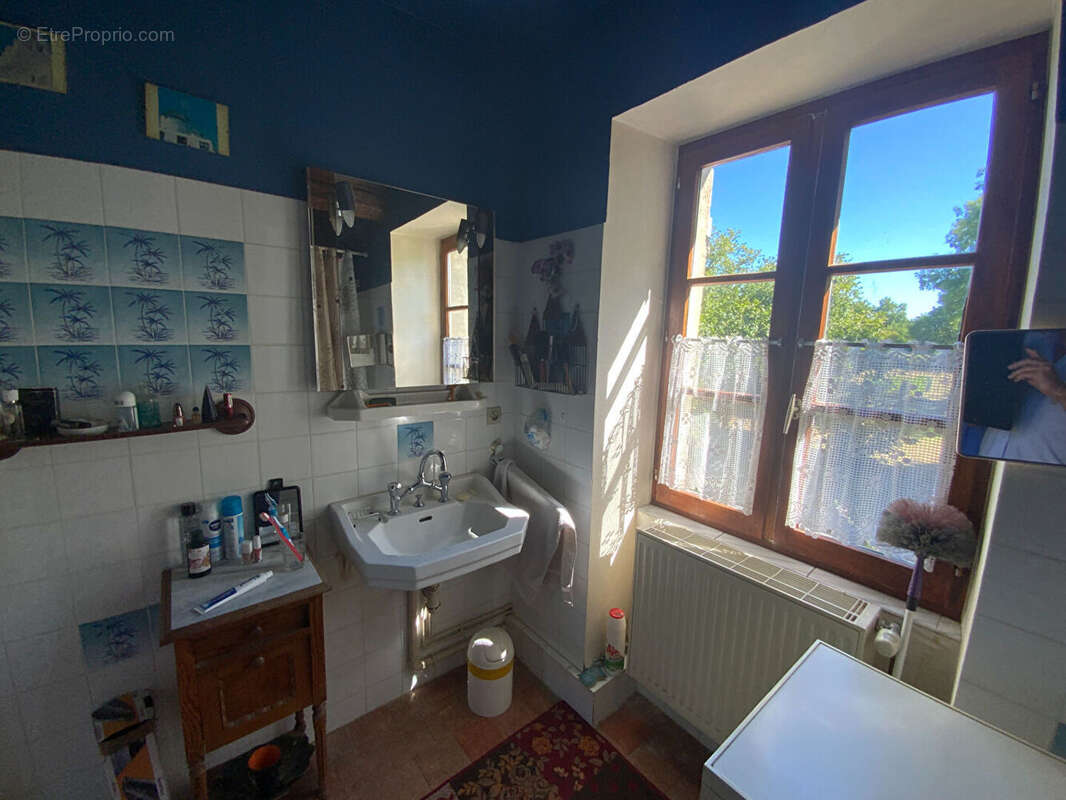 SAINT-EMILAND - Proche gare TGV - Maison de village de 139 m² hab. (3 chambres) avec dépendances (90 m²) - photo 13