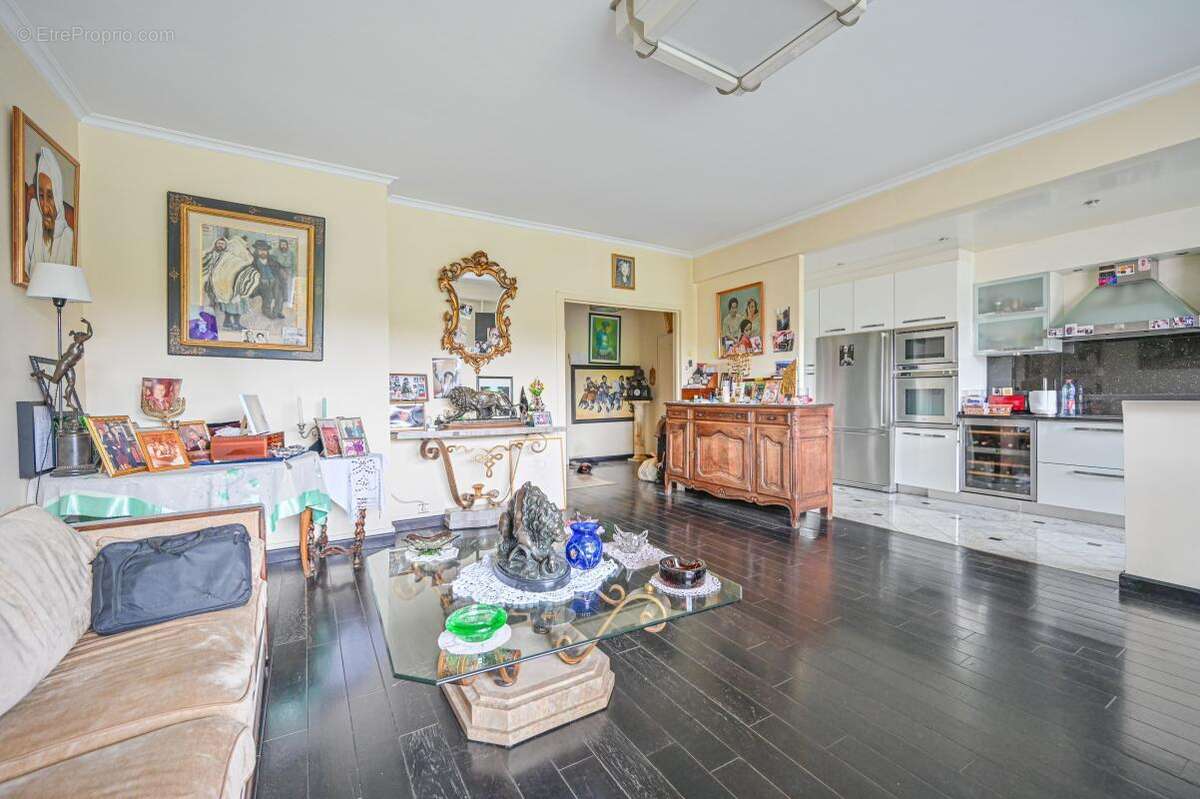 Appartement à CHARENTON-LE-PONT