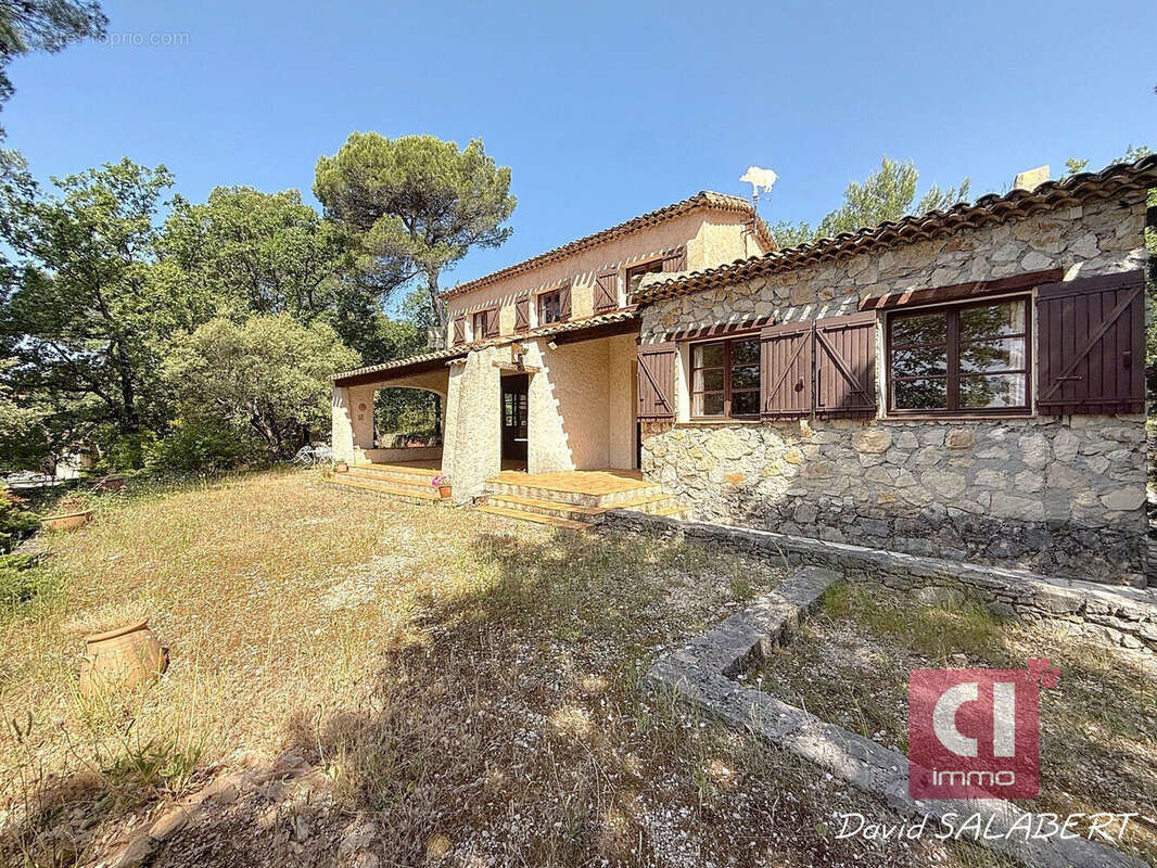 Maison à LA ROQUEBRUSSANNE