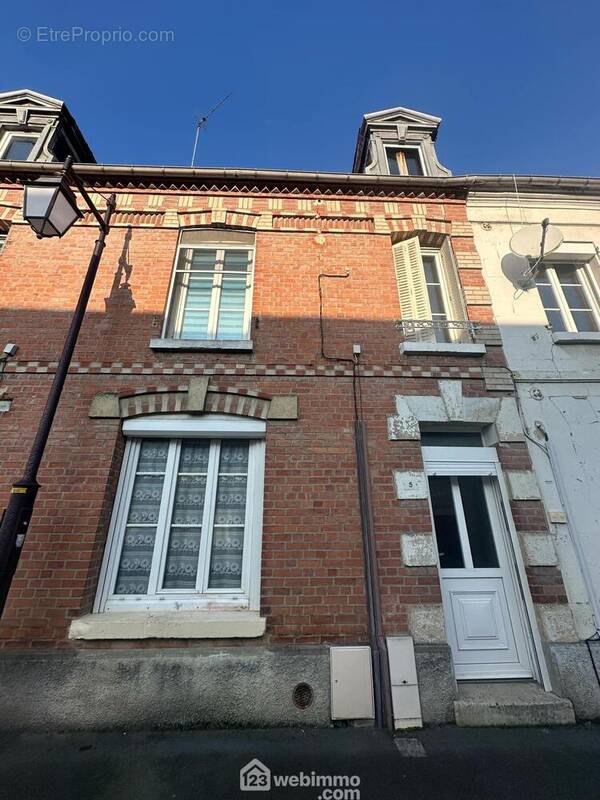 Jolie maison d&#039;une surface habitable de 136 m², découvrons l&#039;intérieur - Maison à CREPY