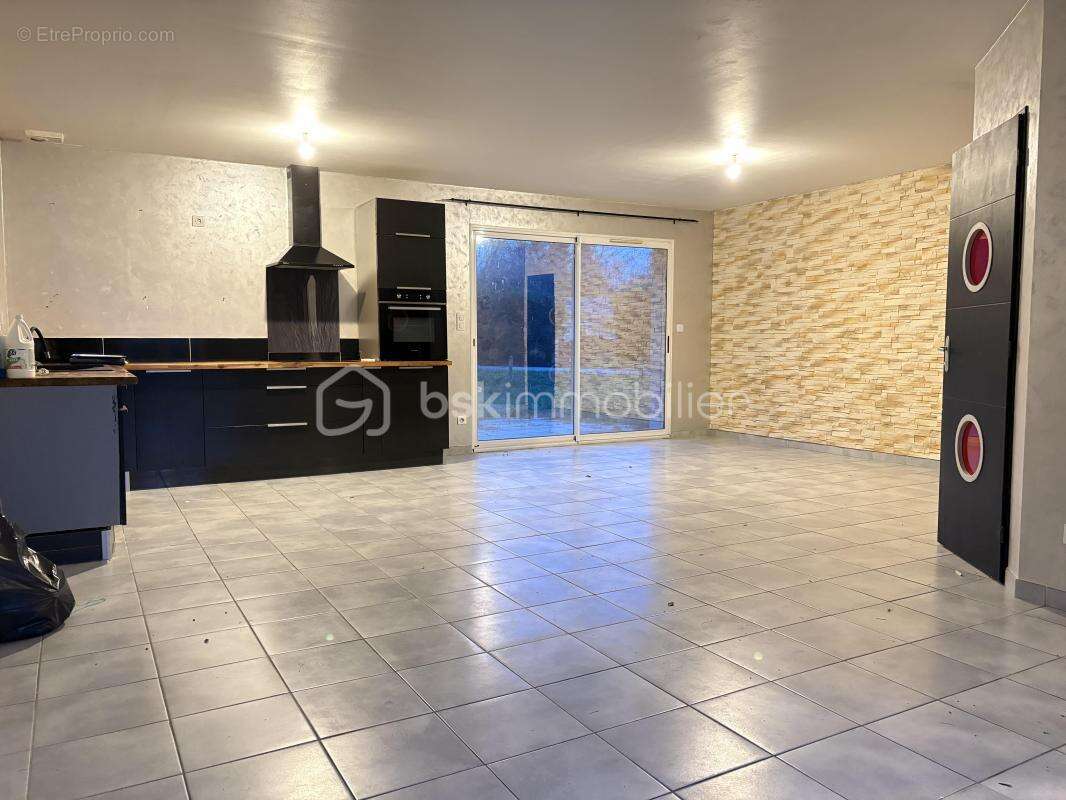 Maison à COURS-DE-PILE