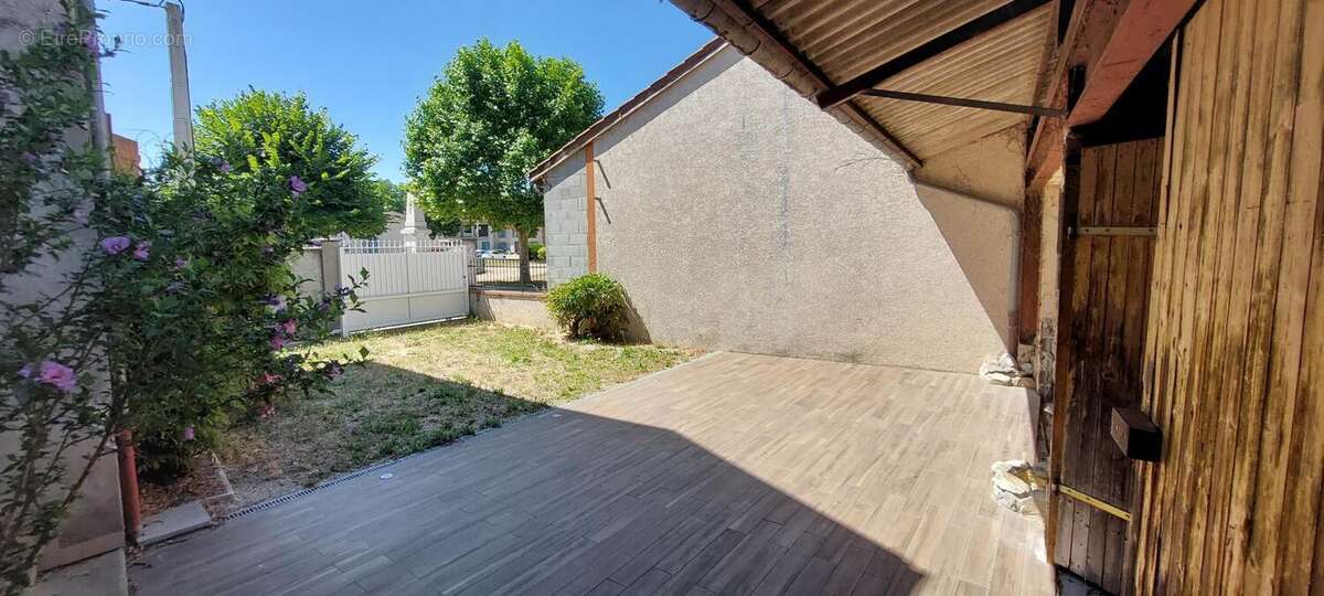 Maison 160 m² à Viriville  - photo 5