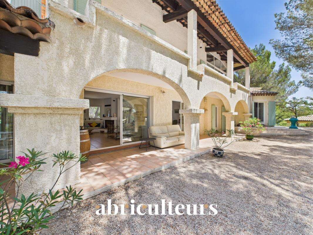 Maison à VENTABREN