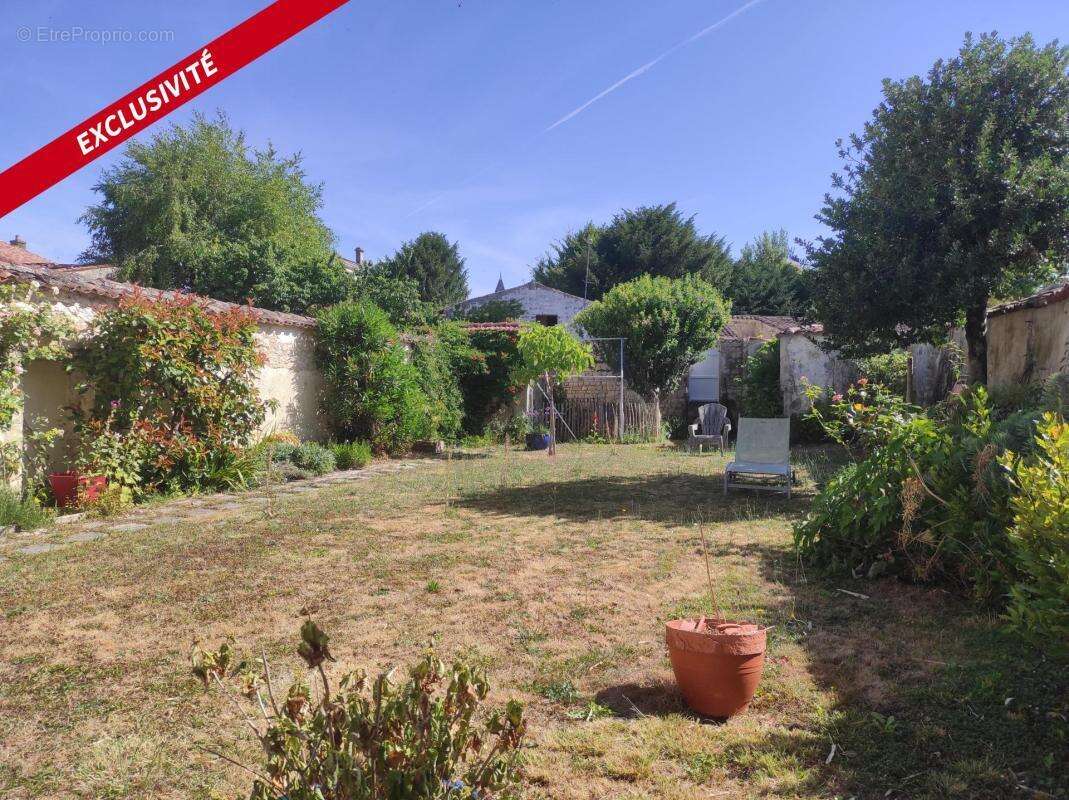 Maison à SAINT-JEAN-D'ANGELY