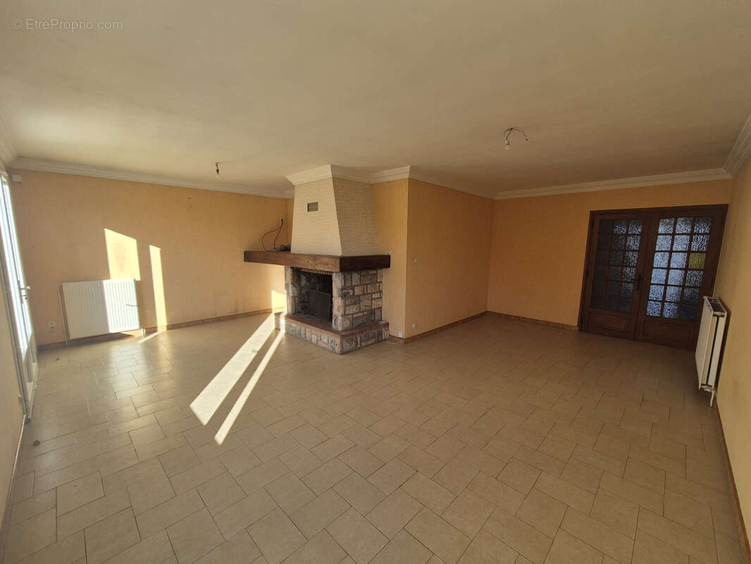 Maison à LA TOUR-DU-CRIEU