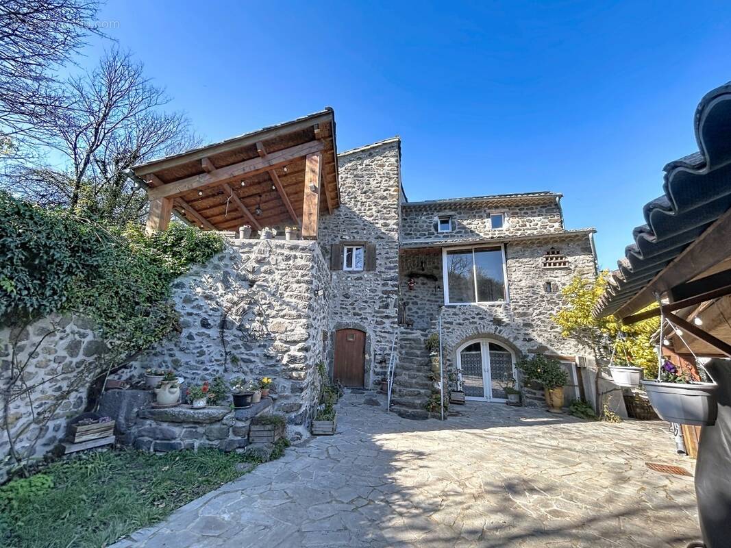 Maison à SAINT-MARTIN-SUR-LAVEZON