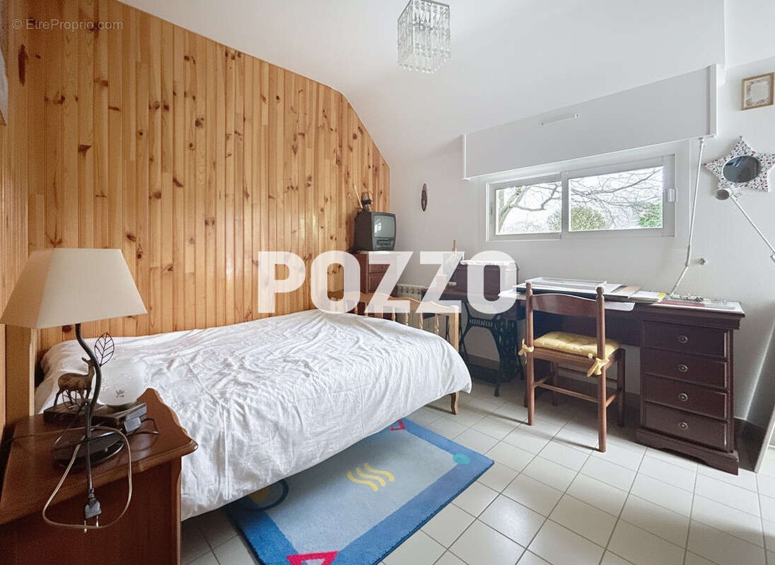 A Vendre - AVRANCHES - LE VAL SAINT PERE - Maison 6 pièce(s) 150 m² - Terrain - photo 12